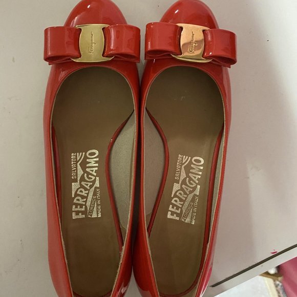 Ferragamo red Vara Bow pump shoe - Picture 6 of 6